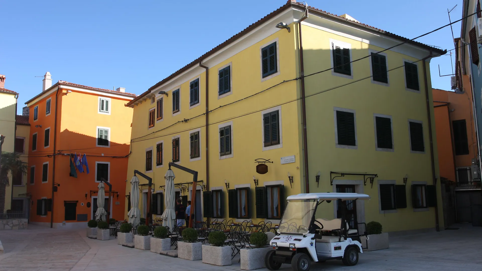 Villetta Phasiana contacts